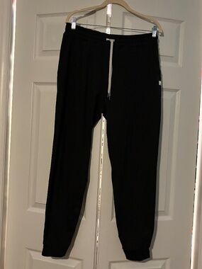 Vuori M joggers black like new